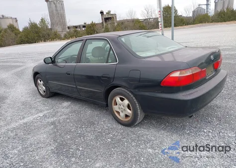 2000 Honda Accord 3.0 Ex from USA, damaged, VIN 1HGCG1658YA083508
